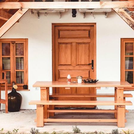 Apartamento Sobe Na Vinskoj Cesti Zmajevac Exterior foto