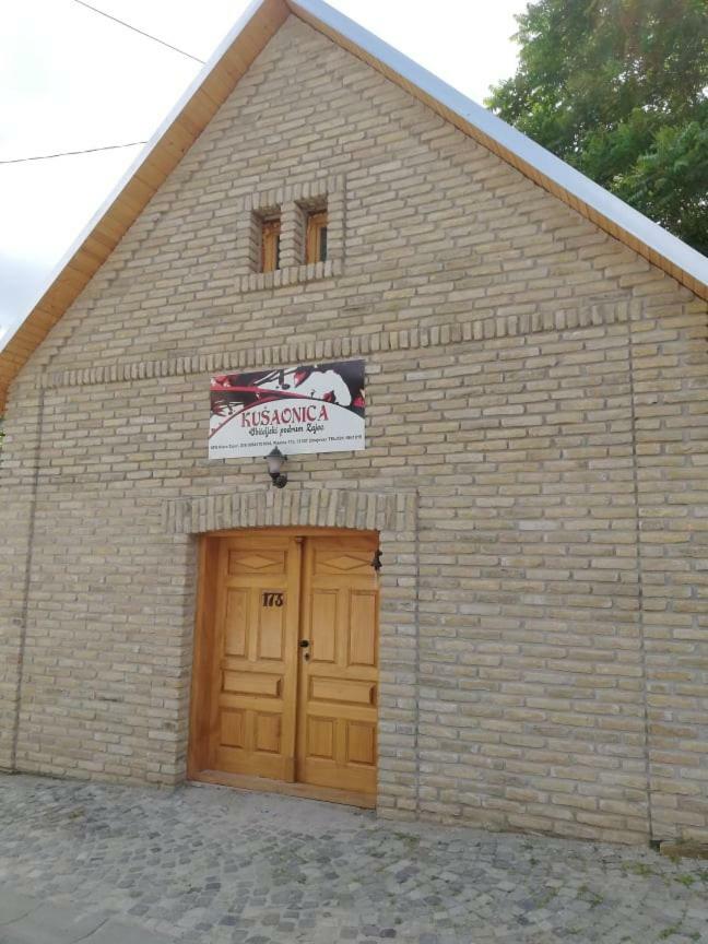 Apartamento Sobe Na Vinskoj Cesti Zmajevac Exterior foto