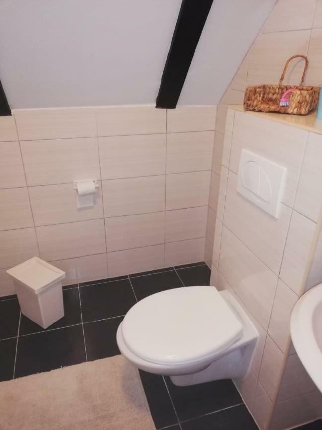 Apartamento Sobe Na Vinskoj Cesti Zmajevac Exterior foto