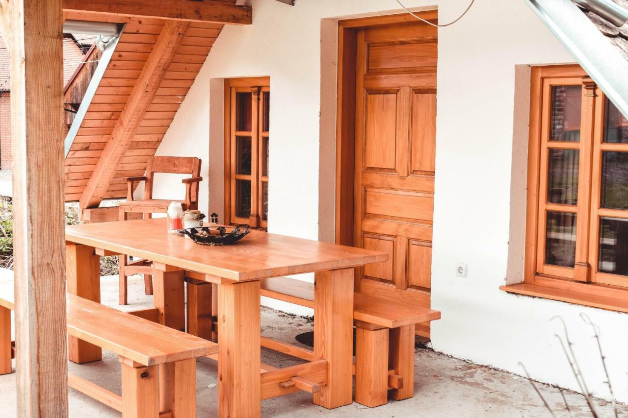 Apartamento Sobe Na Vinskoj Cesti Zmajevac Exterior foto