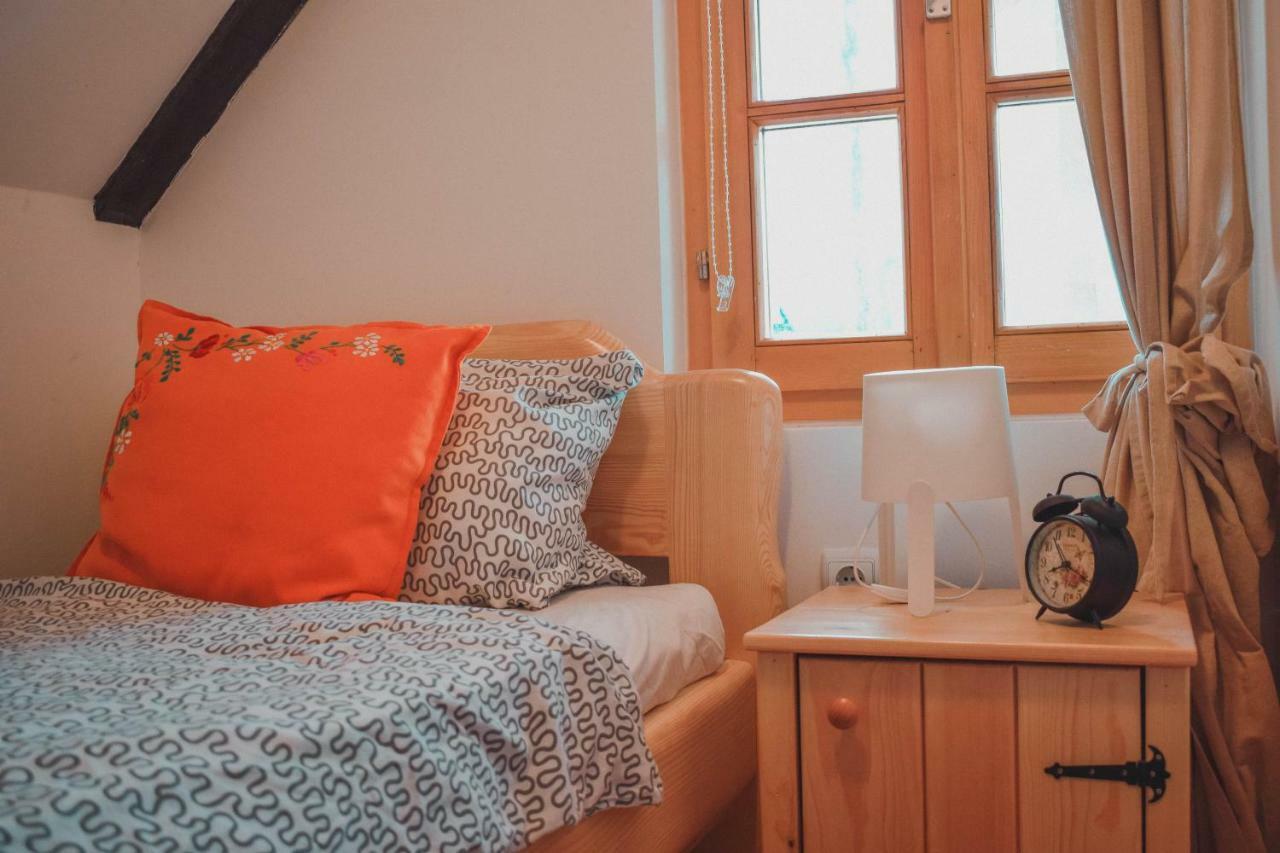 Apartamento Sobe Na Vinskoj Cesti Zmajevac Exterior foto