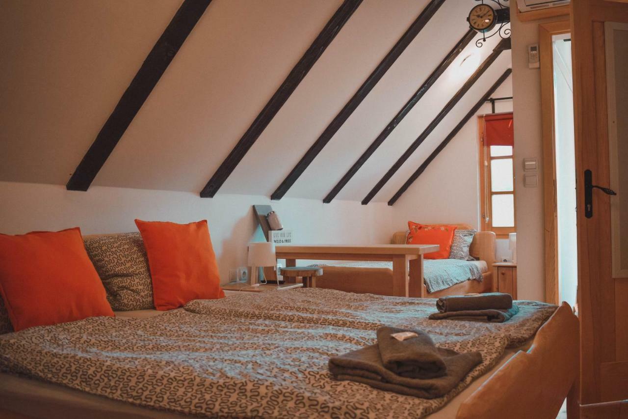 Apartamento Sobe Na Vinskoj Cesti Zmajevac Exterior foto