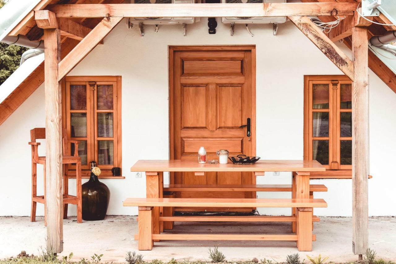 Apartamento Sobe Na Vinskoj Cesti Zmajevac Exterior foto