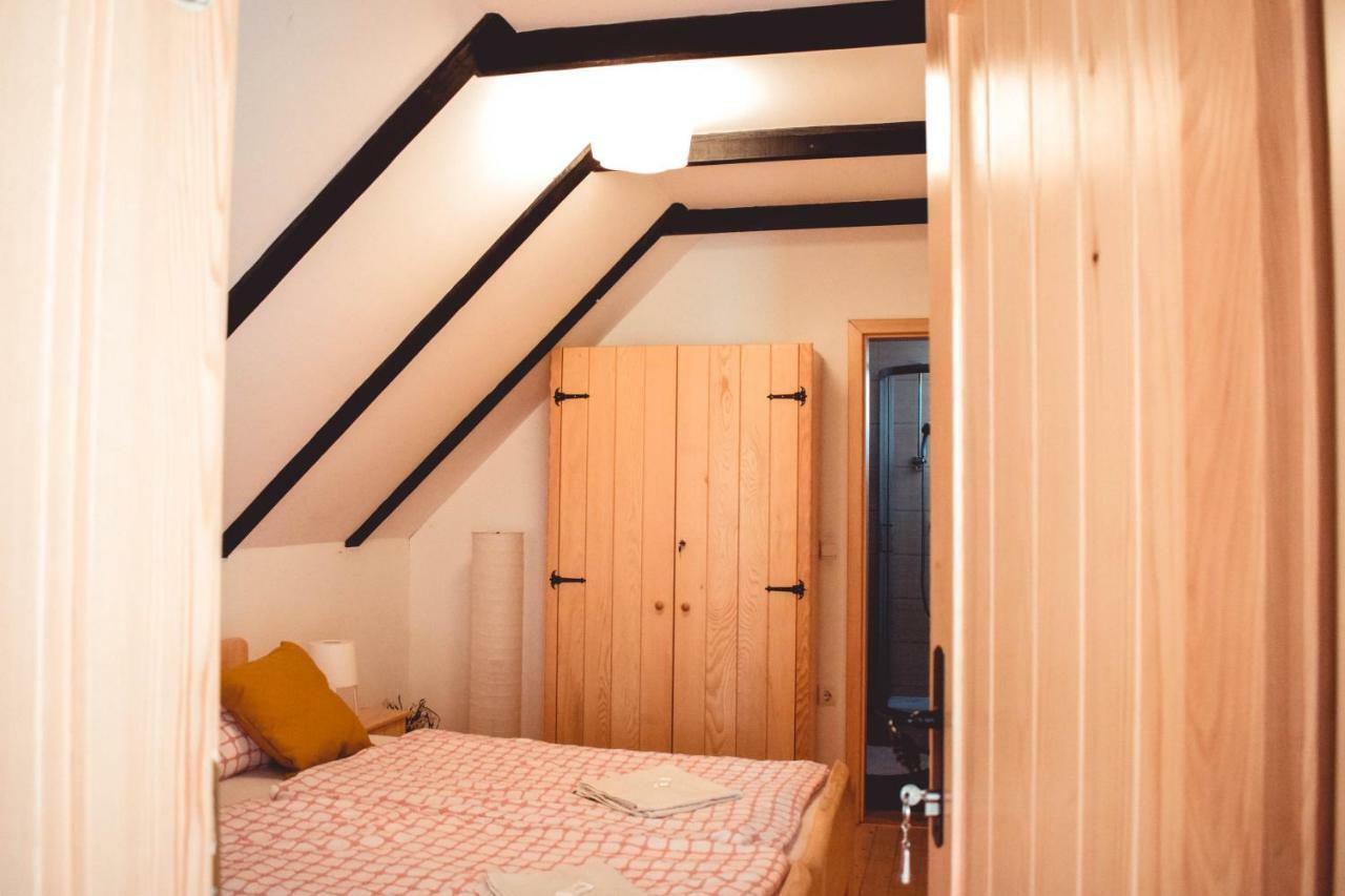 Apartamento Sobe Na Vinskoj Cesti Zmajevac Exterior foto