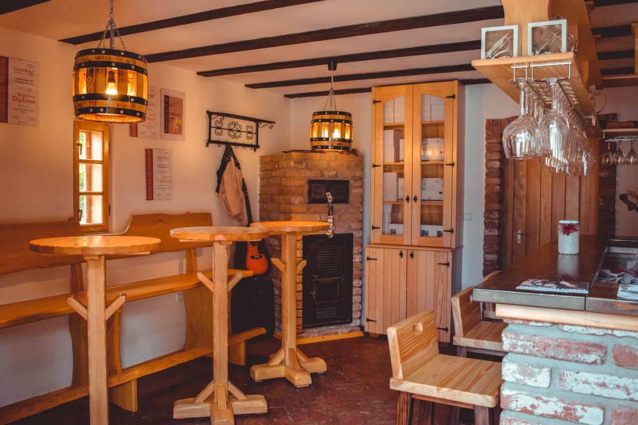 Apartamento Sobe Na Vinskoj Cesti Zmajevac Exterior foto